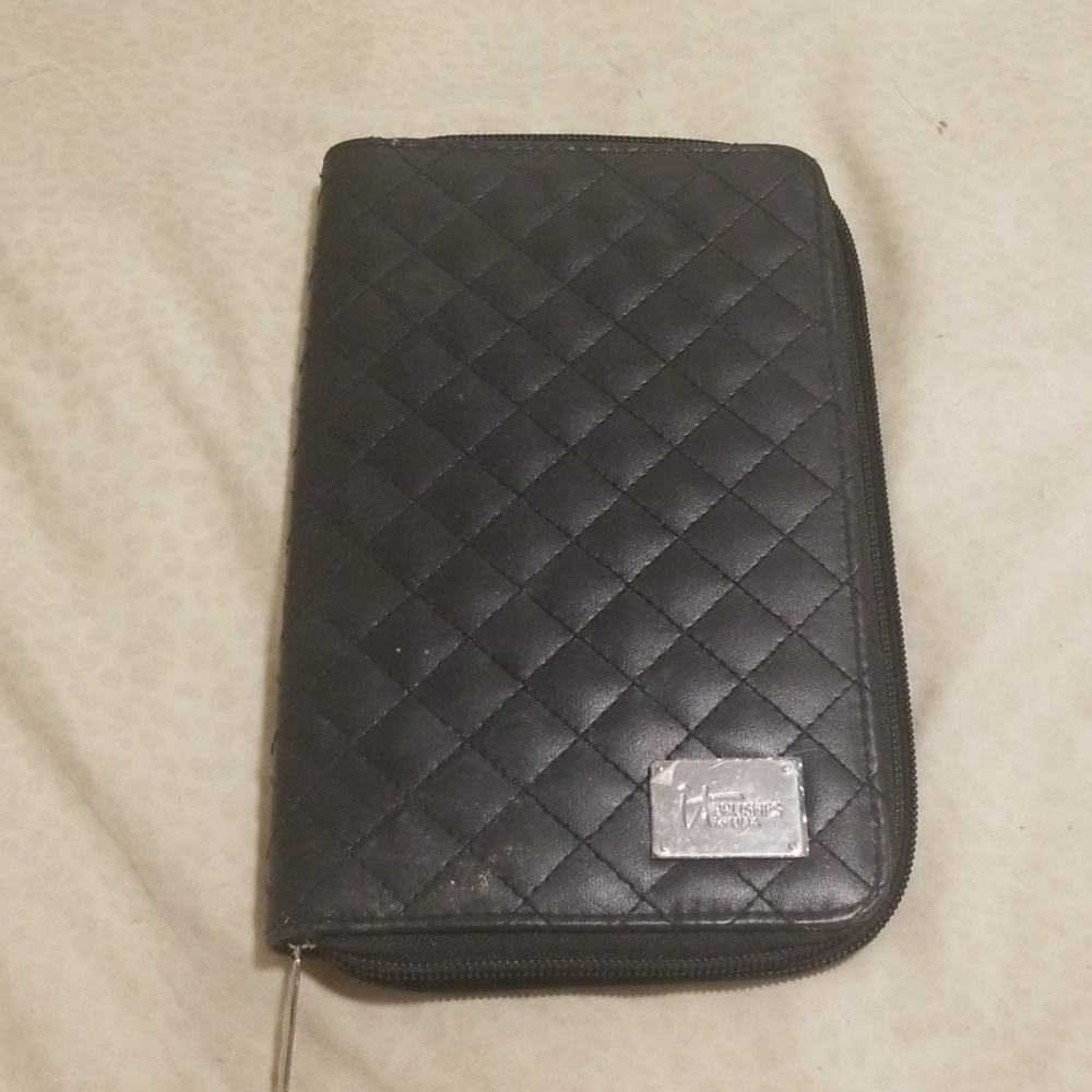 IT cosmetics brush case with eyeliner brush